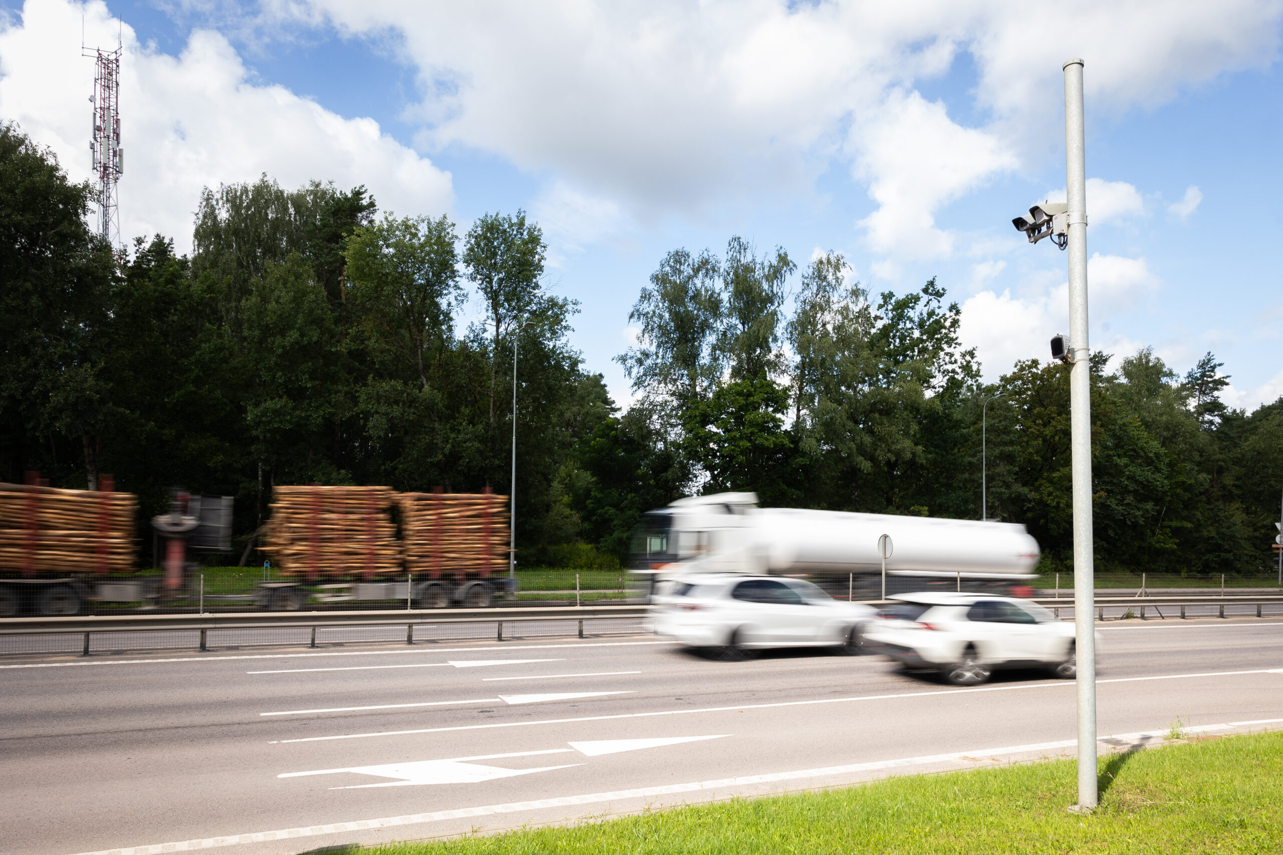„Via Lietuva“ ragina vairuotojus ir transporto priemonių savininkus saugotis sukčių: sparčiai plinta apgaulingos žinutės