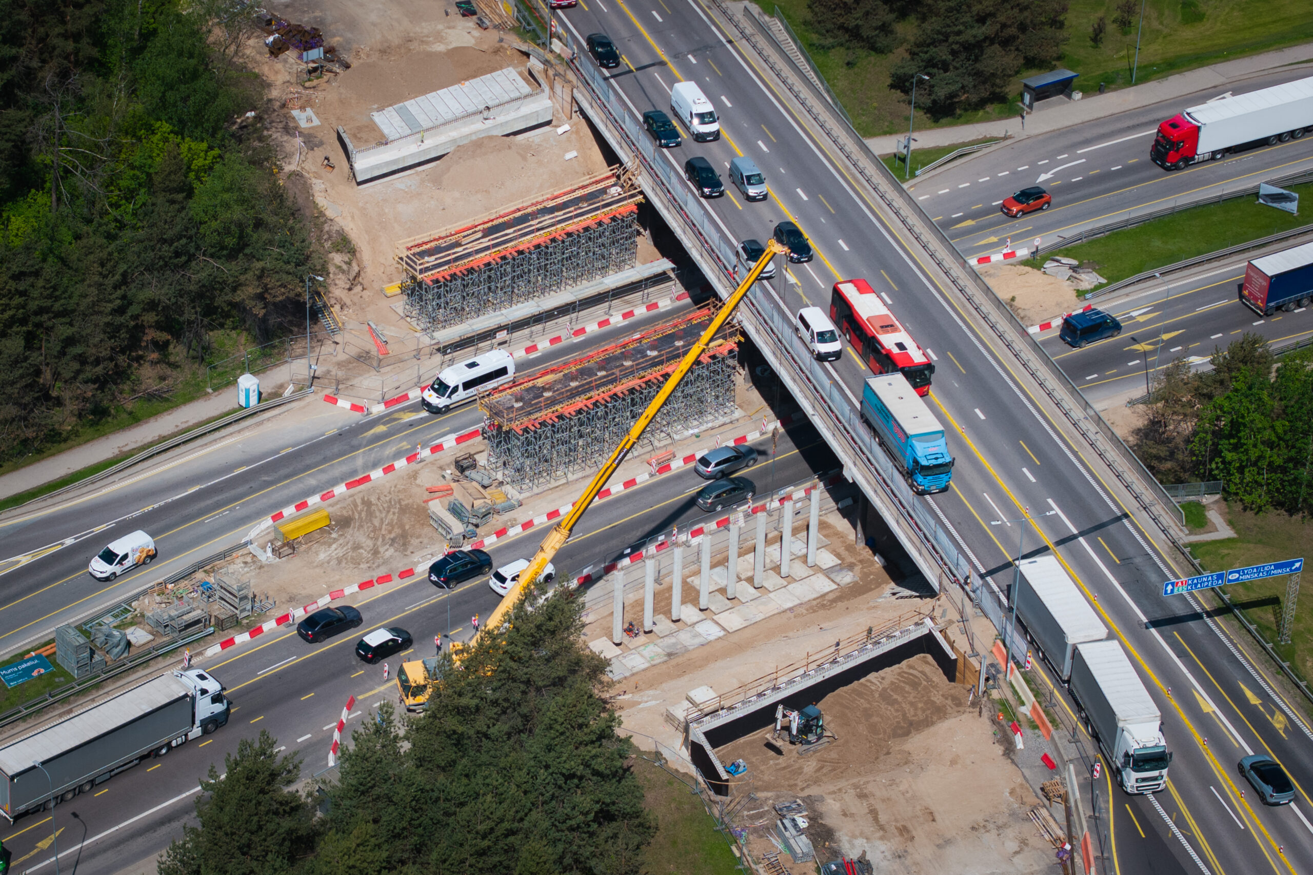 „Via Lietuva“: dėl Gariūnų viaduko statybų ketvirtadienį bus ribojamas eismas Kirtimų kryptimi
