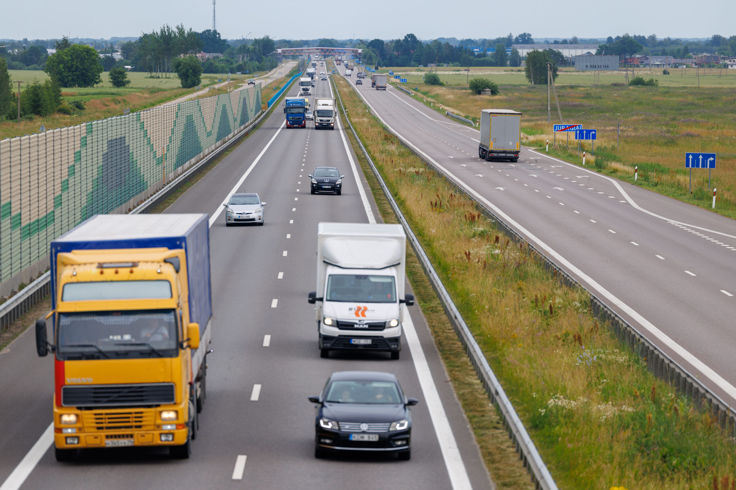 Survey: the majority agree that heavyweight transport should be taxed according to the impact it has on roads